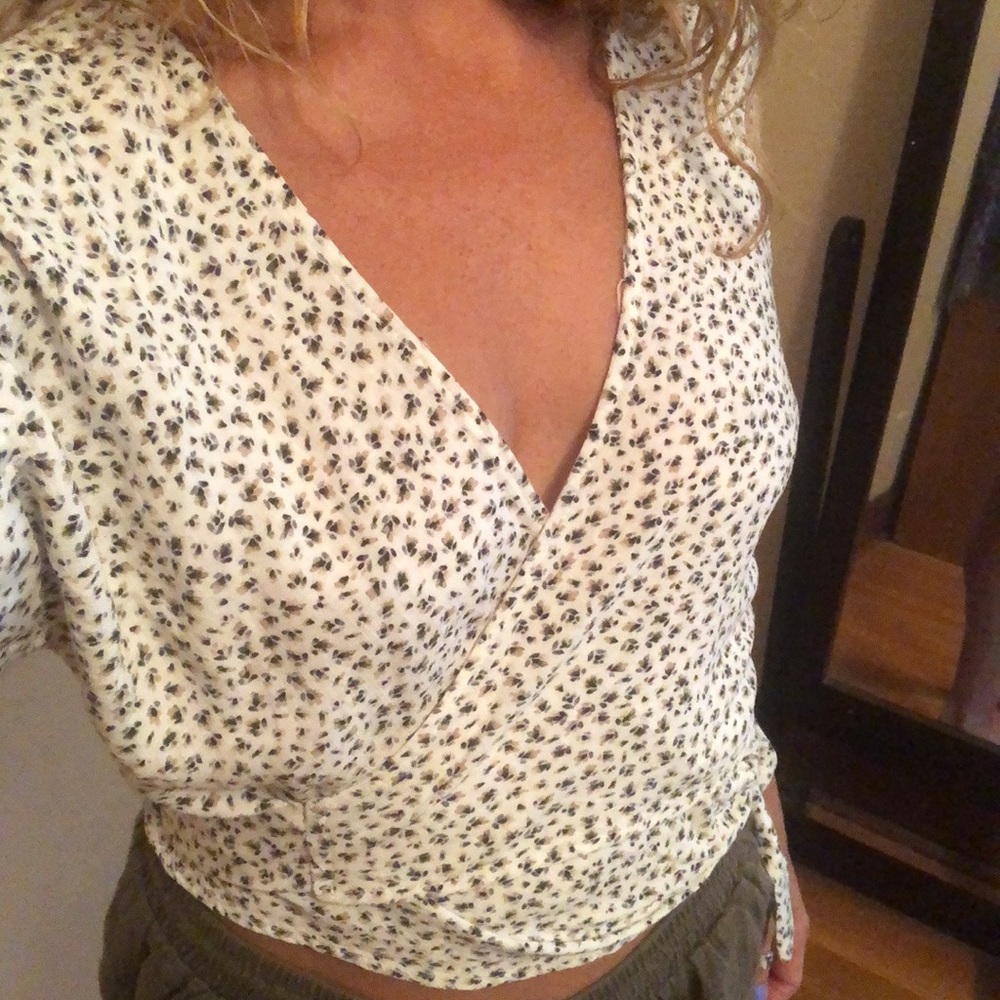 Sozy floral crop wrap top